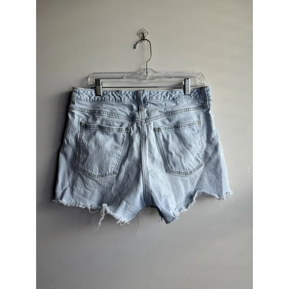 Universal Thread Light Wash Denim Shorts Women Size 12/31R
